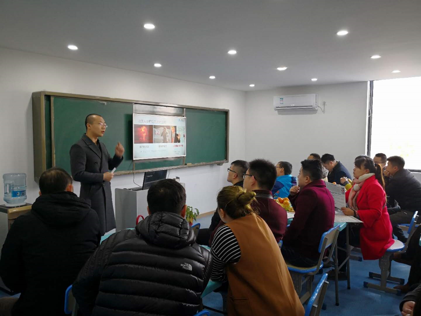 “**
健康” 公益巡讲在盐举行