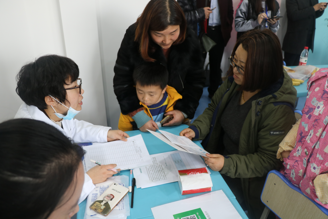 “**
健康” 公益巡讲在盐举行