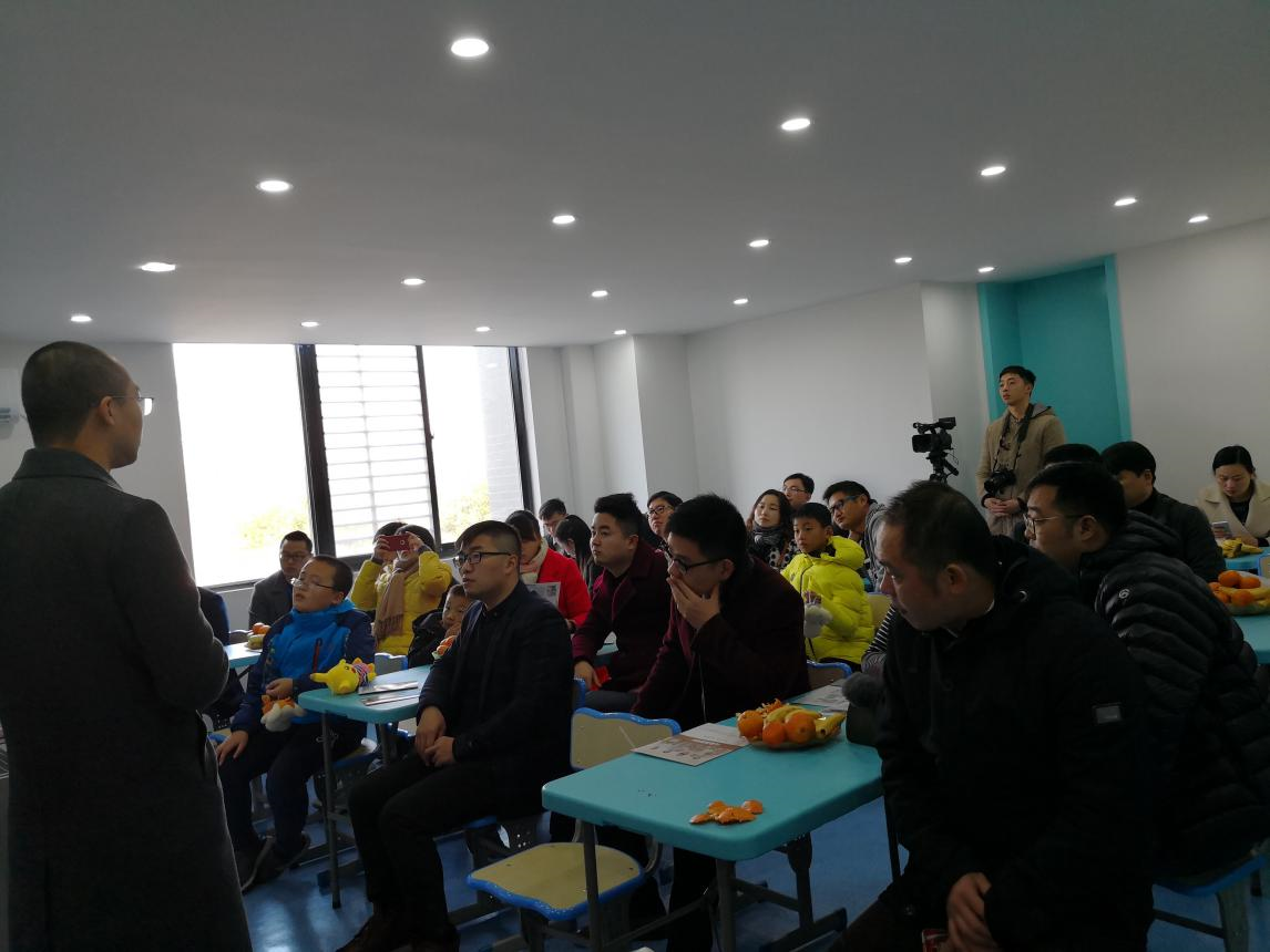 “**
健康” 公益巡讲在盐举行